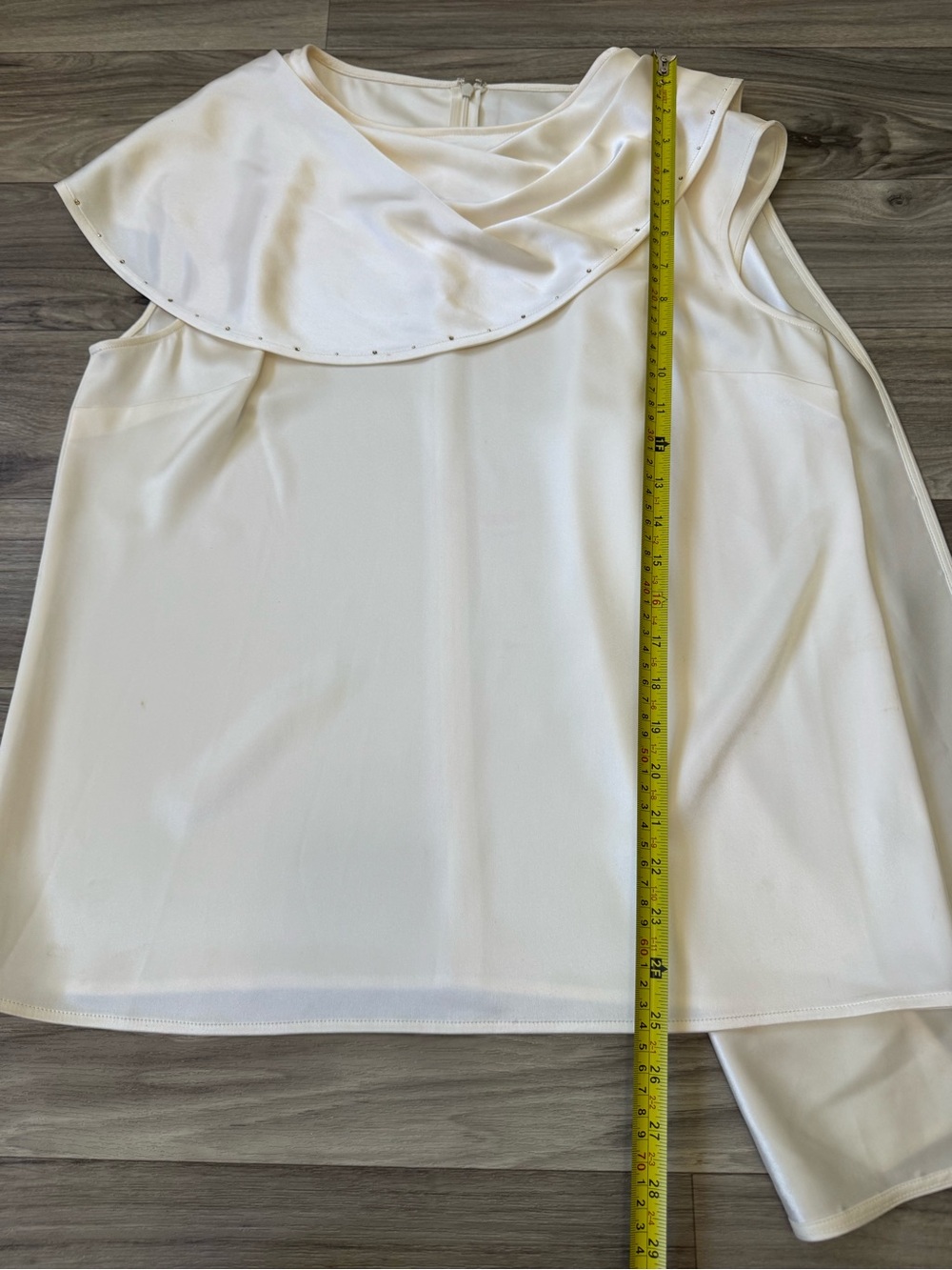 St. John Cream Satin Sleeveless Cowl Neck Studded Blouse Size Medium - Picture 7 of 12